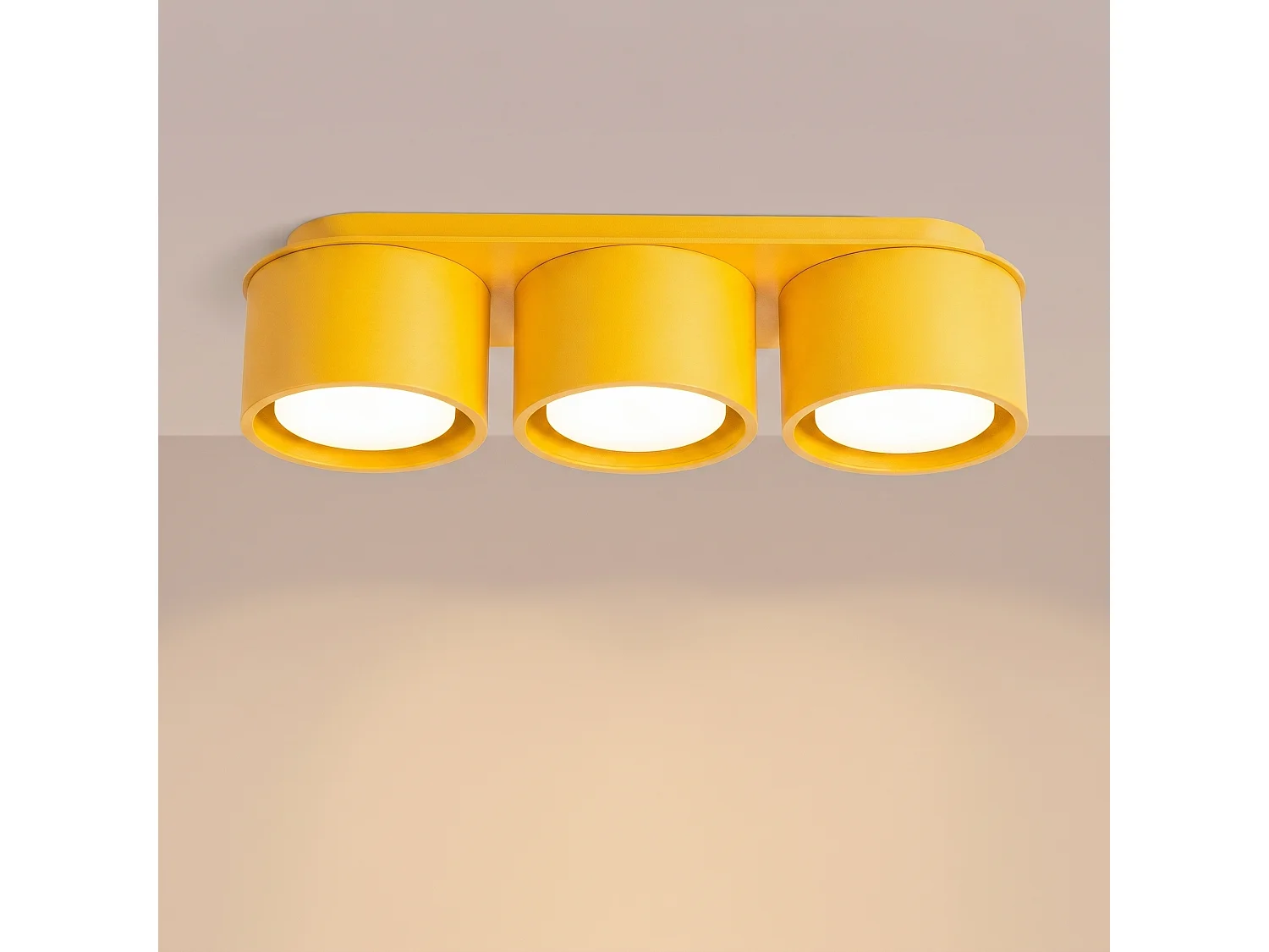 Plafonnier minimaliste en aluminium - 3 sources lumineuses - L.32,4 x H.8,2 cm - jaune