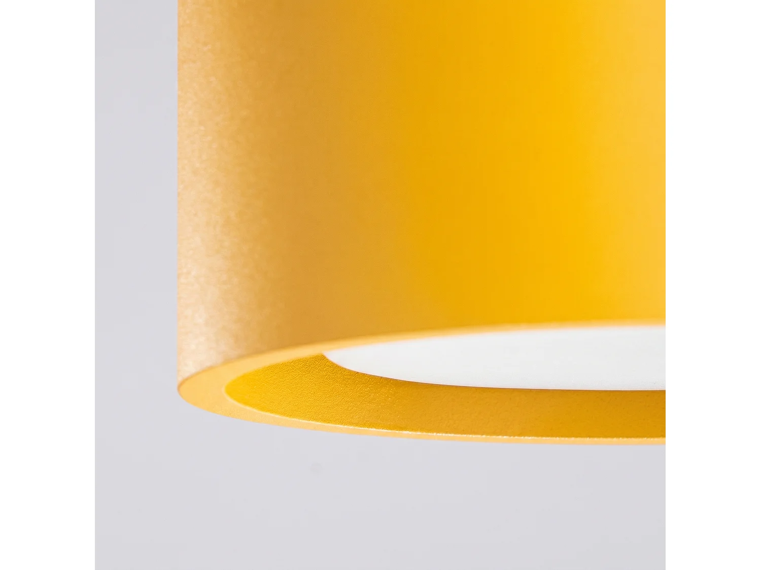 Plafonnier minimaliste en aluminium - 3 sources lumineuses - L.32,4 x H.8,2 cm - jaune