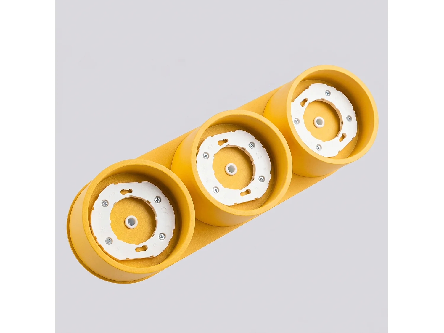 Plafonnier minimaliste en aluminium - 3 sources lumineuses - L.32,4 x H.8,2 cm - jaune