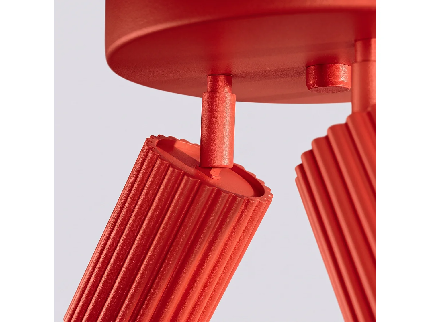 Plafonnier minimaliste en aluminium - 3 sources lumineuses - L.19,5 x H.18 cm - rouge