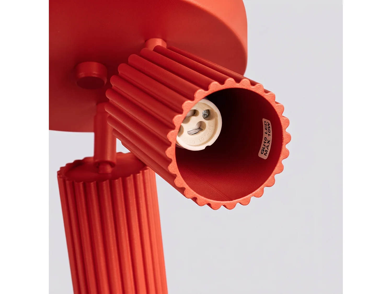 Plafonnier minimaliste en aluminium - 3 sources lumineuses - L.19,5 x H.18 cm - rouge