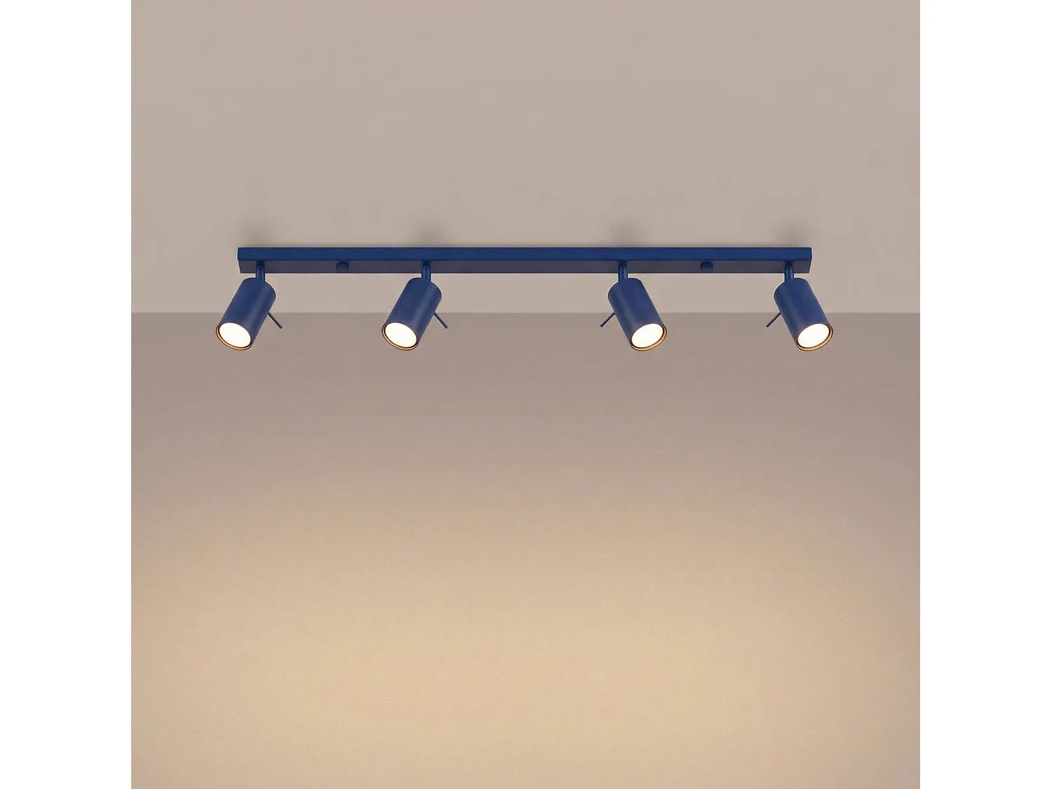 Plafonnier moderne en acier - 4 sources lumineuses - L.80 x H.16 cm - outremer