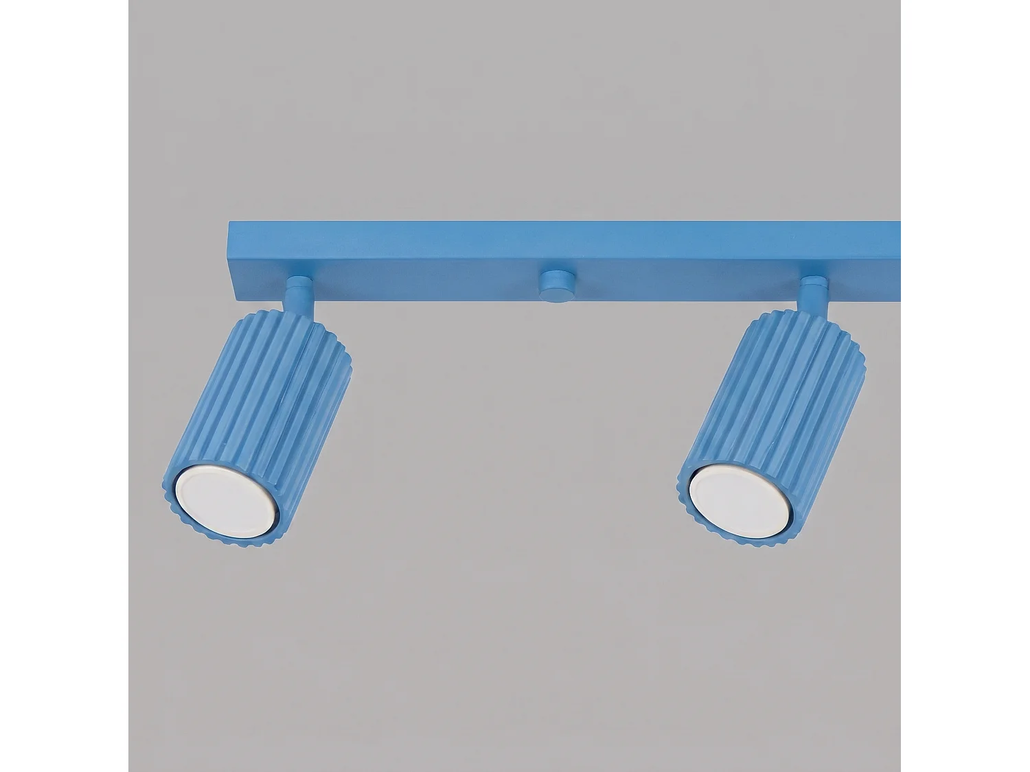 Plafonnier minimaliste en aluminium - 4 sources lumineuses - L.81 x H.16,5 cm - bleu clair