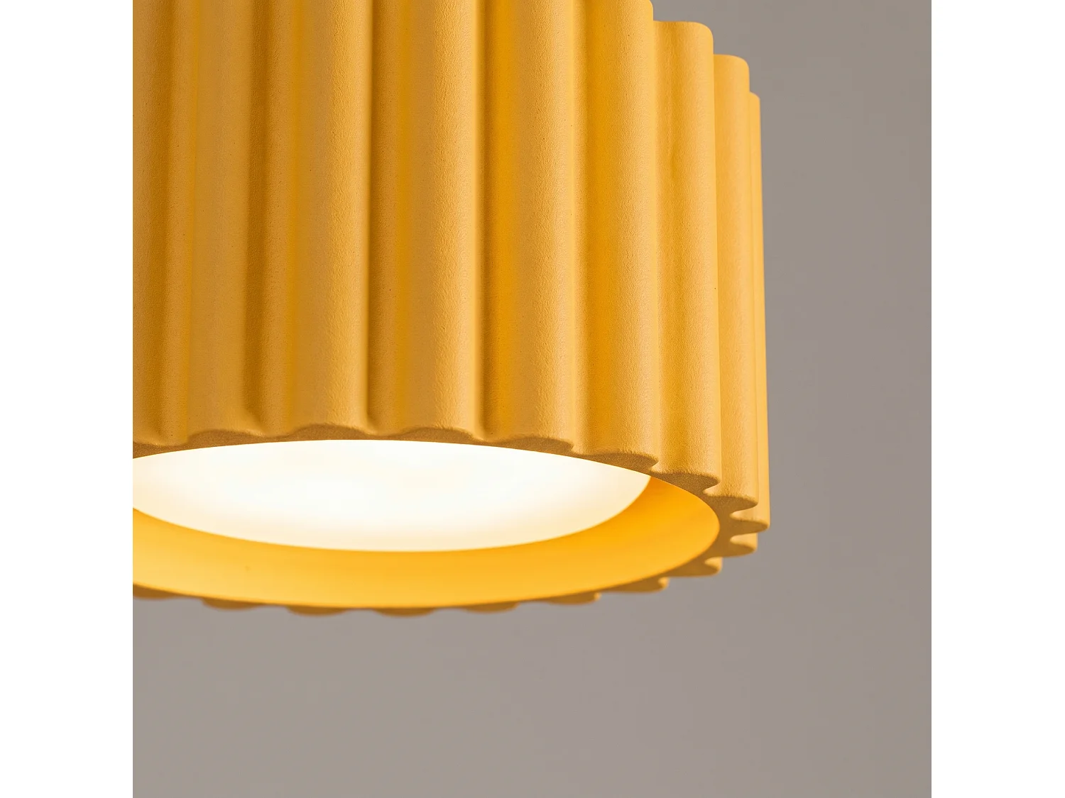 Plafonnier minimaliste en aluminium - 1 sources lumineuses - L.10 x H.6 cm - jaune