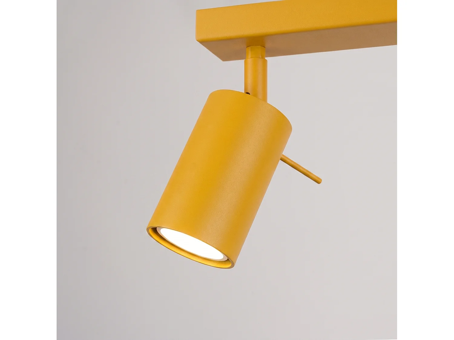 Plafonnier moderne en acier - 4 sources lumineuses - L.80 x H.16 cm - jaune