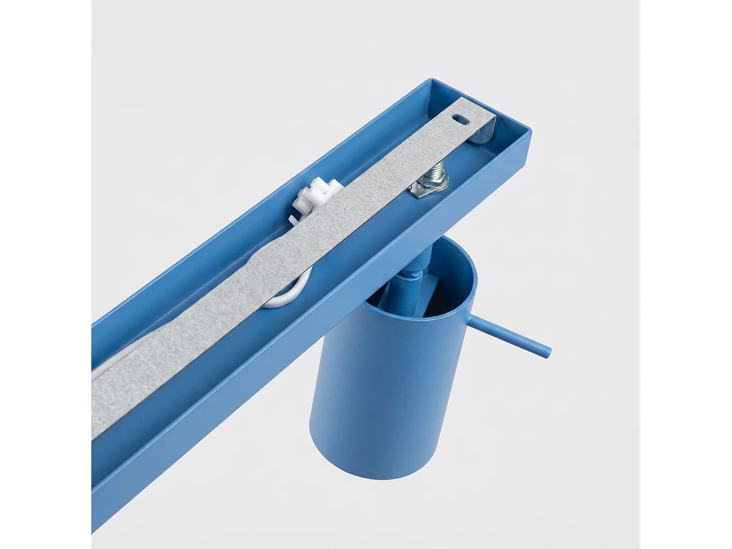 Plafonnier moderne en acier - 6 sources lumineuses - L.118 x H.16 cm - bleu clair