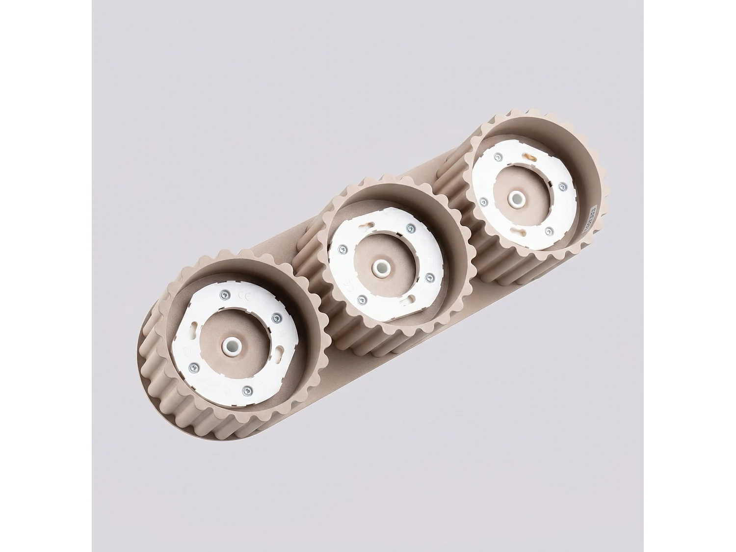 Plafonnier minimaliste en aluminium - 3 sources lumineuses - L.32,5 x H.8 cm - taupe