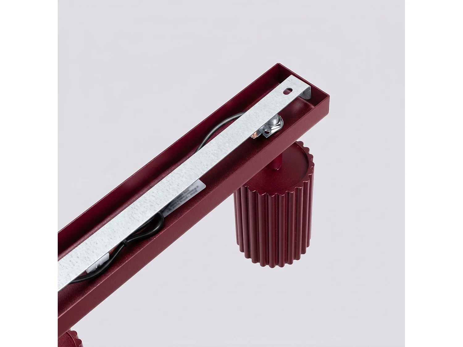 Plafonnier minimaliste en aluminium - 4 sources lumineuses - L.81 x H.16,5 cm - bordeaux