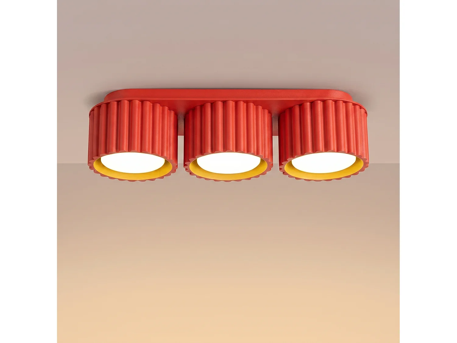 Plafonnier minimaliste en aluminium - 3 sources lumineuses - L.32,5 x H.8 cm - rouge