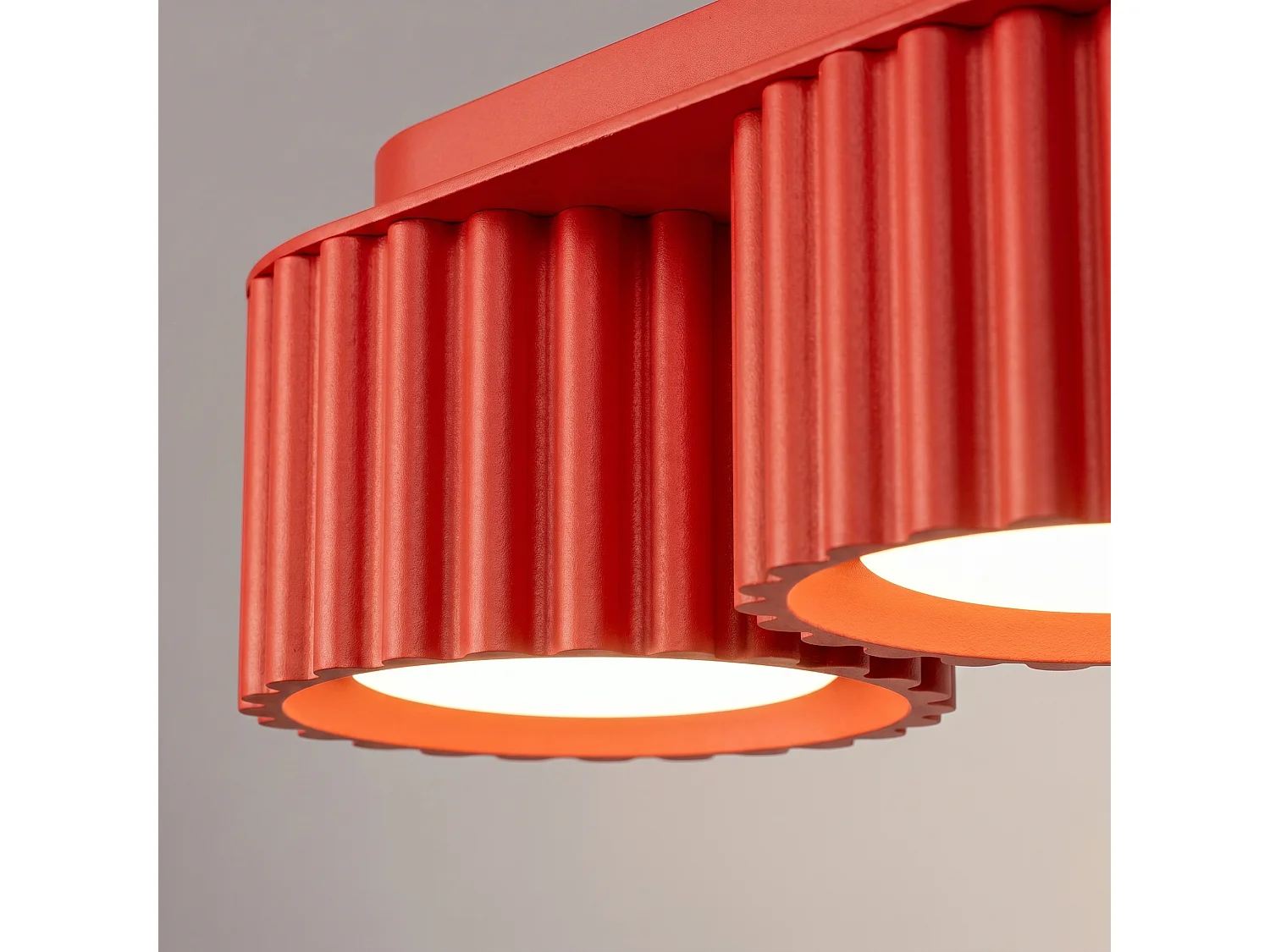 Plafonnier minimaliste en aluminium - 3 sources lumineuses - L.32,5 x H.8 cm - rouge