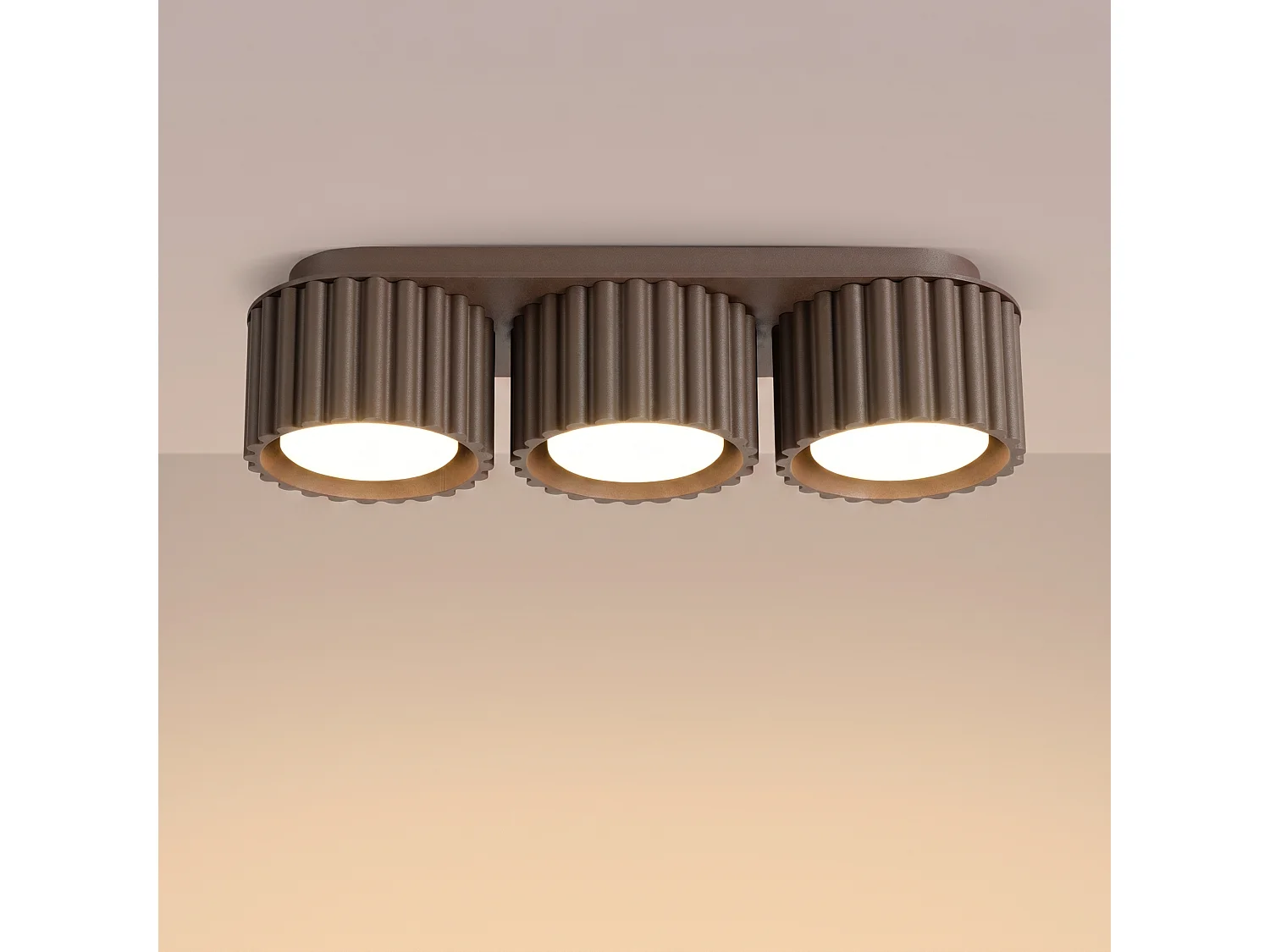 Plafonnier minimaliste en aluminium - 3 sources lumineuses - L.32,5 x H.8 cm - marron
