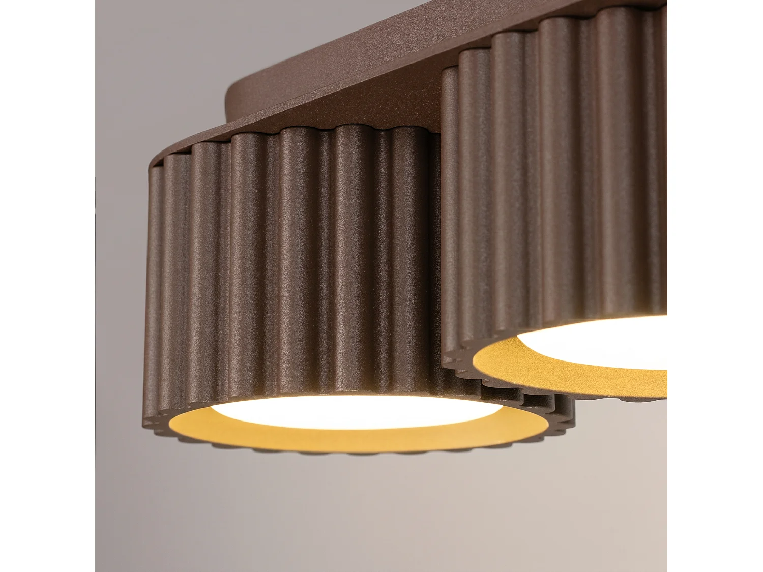 Plafonnier minimaliste en aluminium - 3 sources lumineuses - L.32,5 x H.8 cm - marron