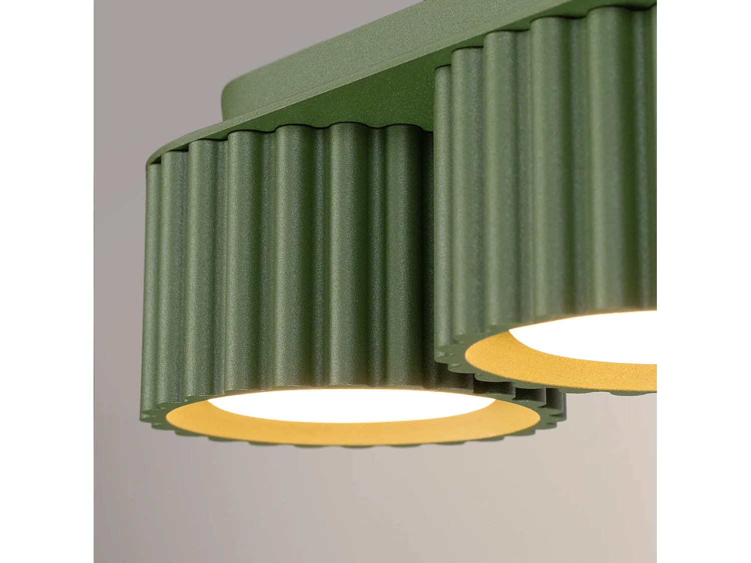 Plafonnier minimaliste en aluminium - 3 sources lumineuses - L.32,5 x H.8 cm - vert olive