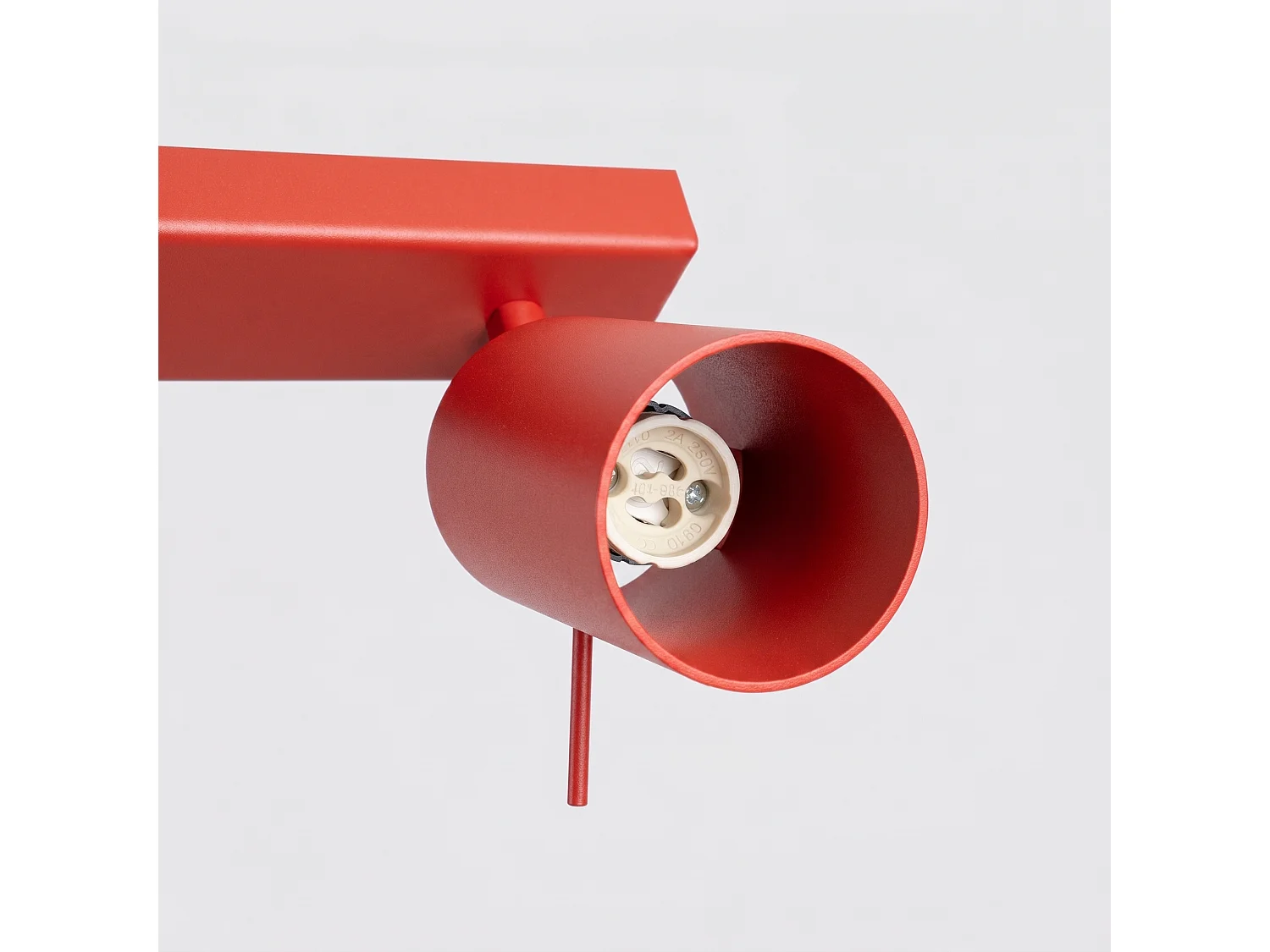 Plafonnier moderne en acier - 6 sources lumineuses - L.118 x H.16 cm - rouge