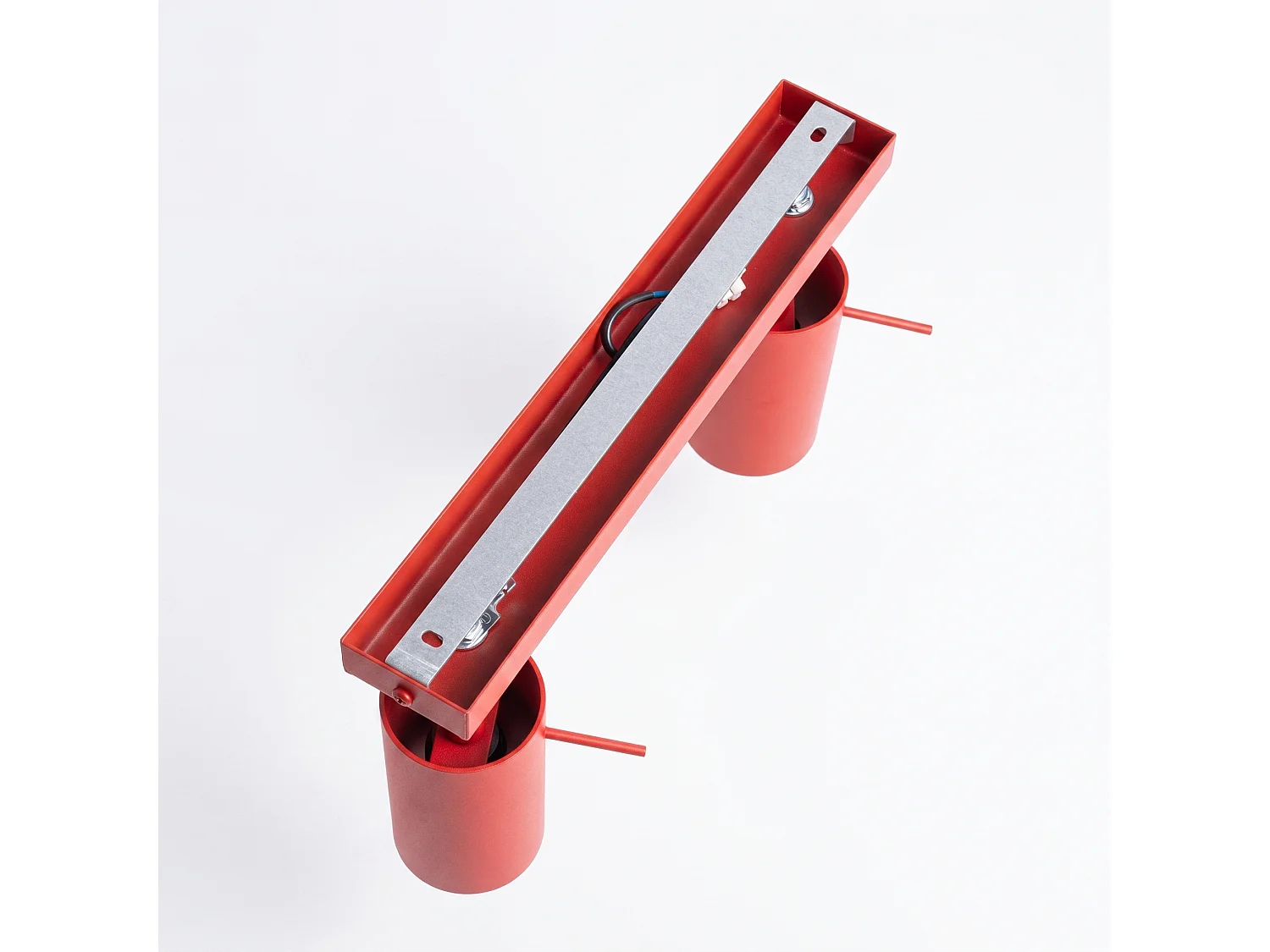 Plafonnier moderne en acier - 4 sources lumineuses - L.80 x H.16 cm - rouge