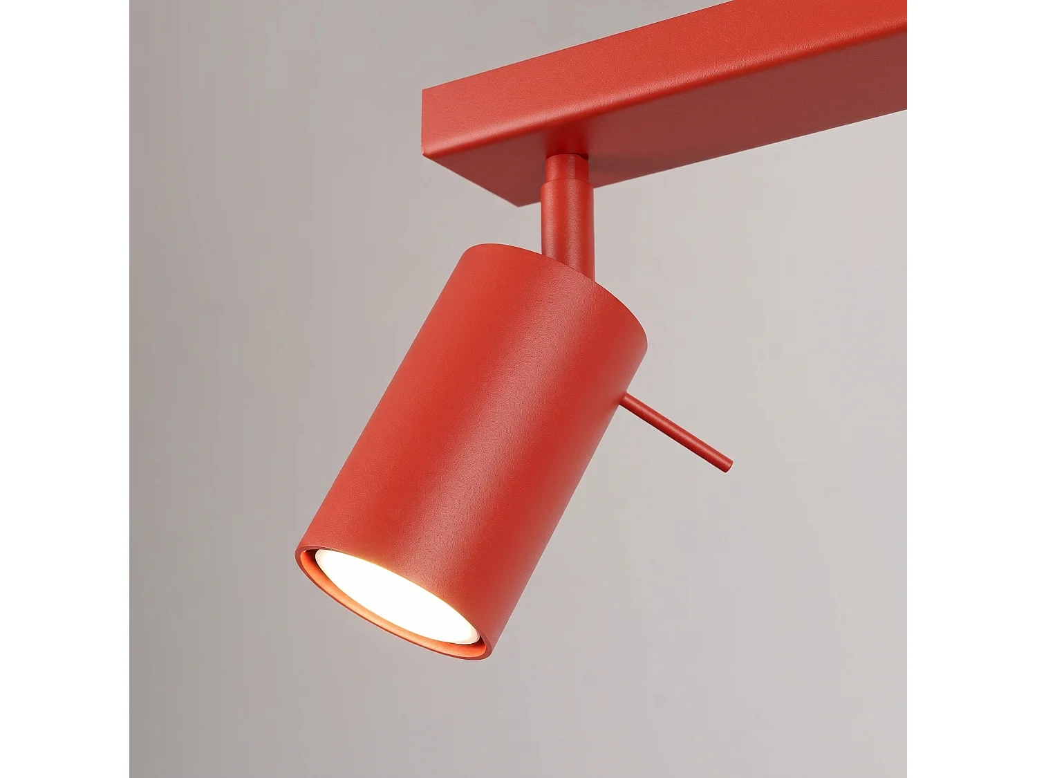 Plafonnier moderne en acier - 4 sources lumineuses - L.80 x H.16 cm - rouge