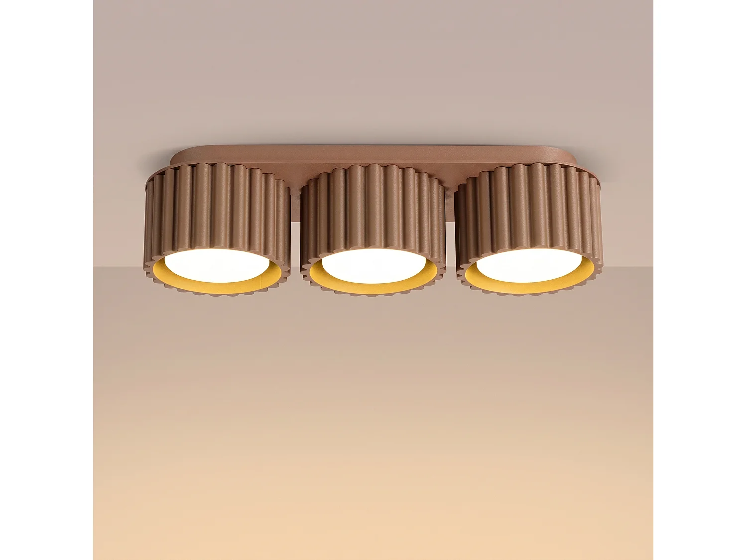Plafonnier minimaliste en aluminium - 3 sources lumineuses - L.32,5 x H.8 cm - mocca