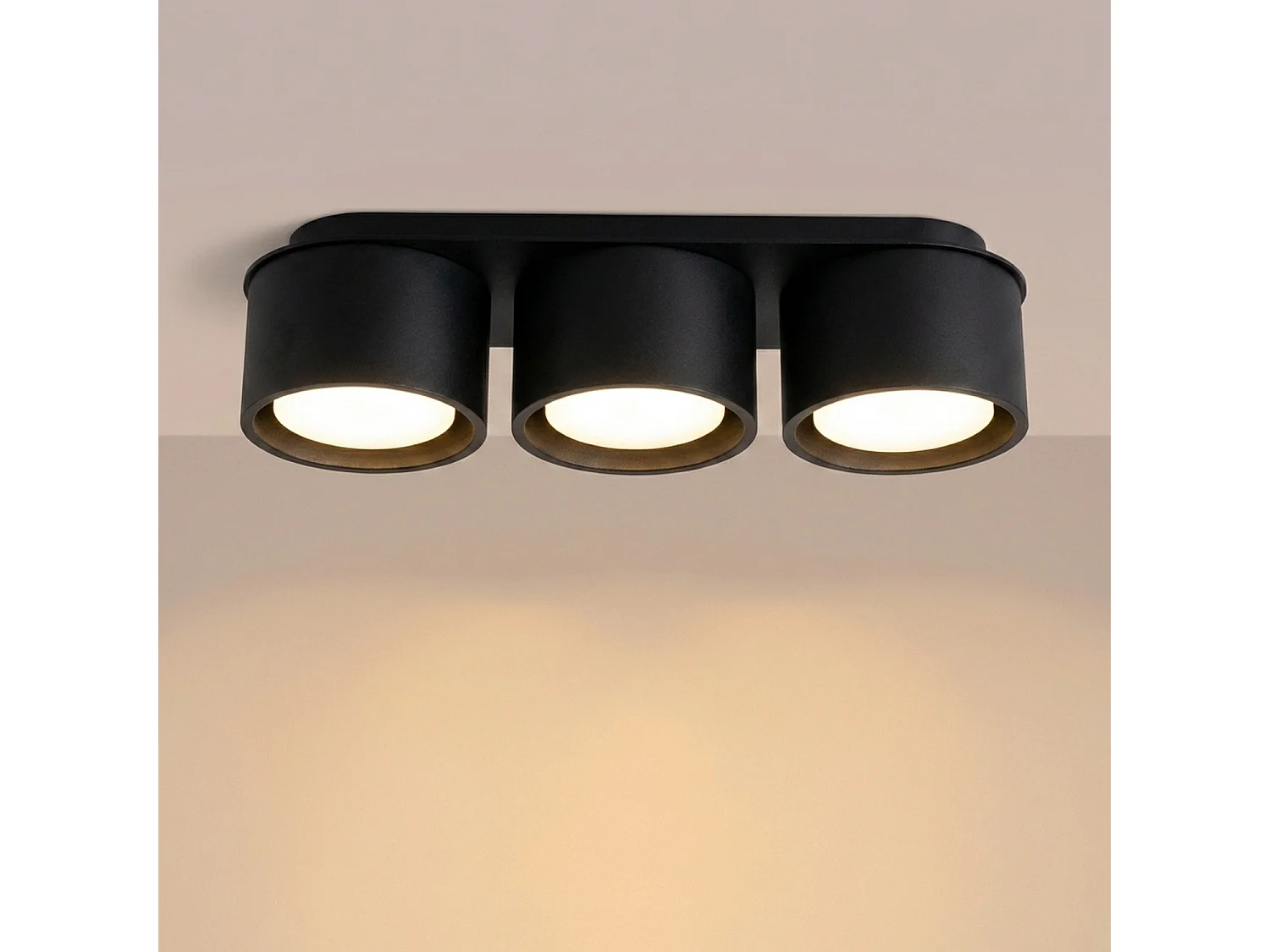 Plafonnier minimaliste en aluminium - 3 sources lumineuses - L.32,4 x H.8,2 cm - noir