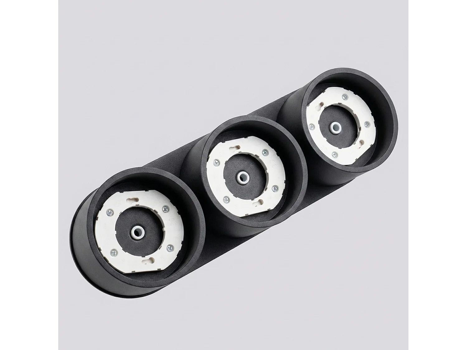 Plafonnier minimaliste en aluminium - 3 sources lumineuses - L.32,4 x H.8,2 cm - noir