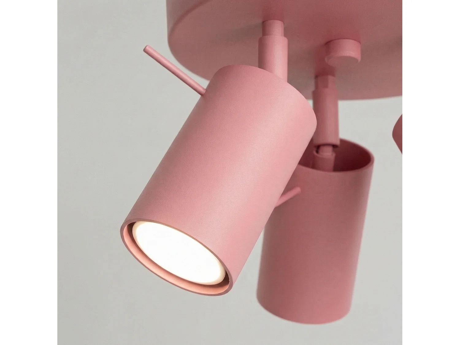 Plafonnier moderne en acier - 3 sources lumineuses - L.25,7 x H.14,5 cm - rose