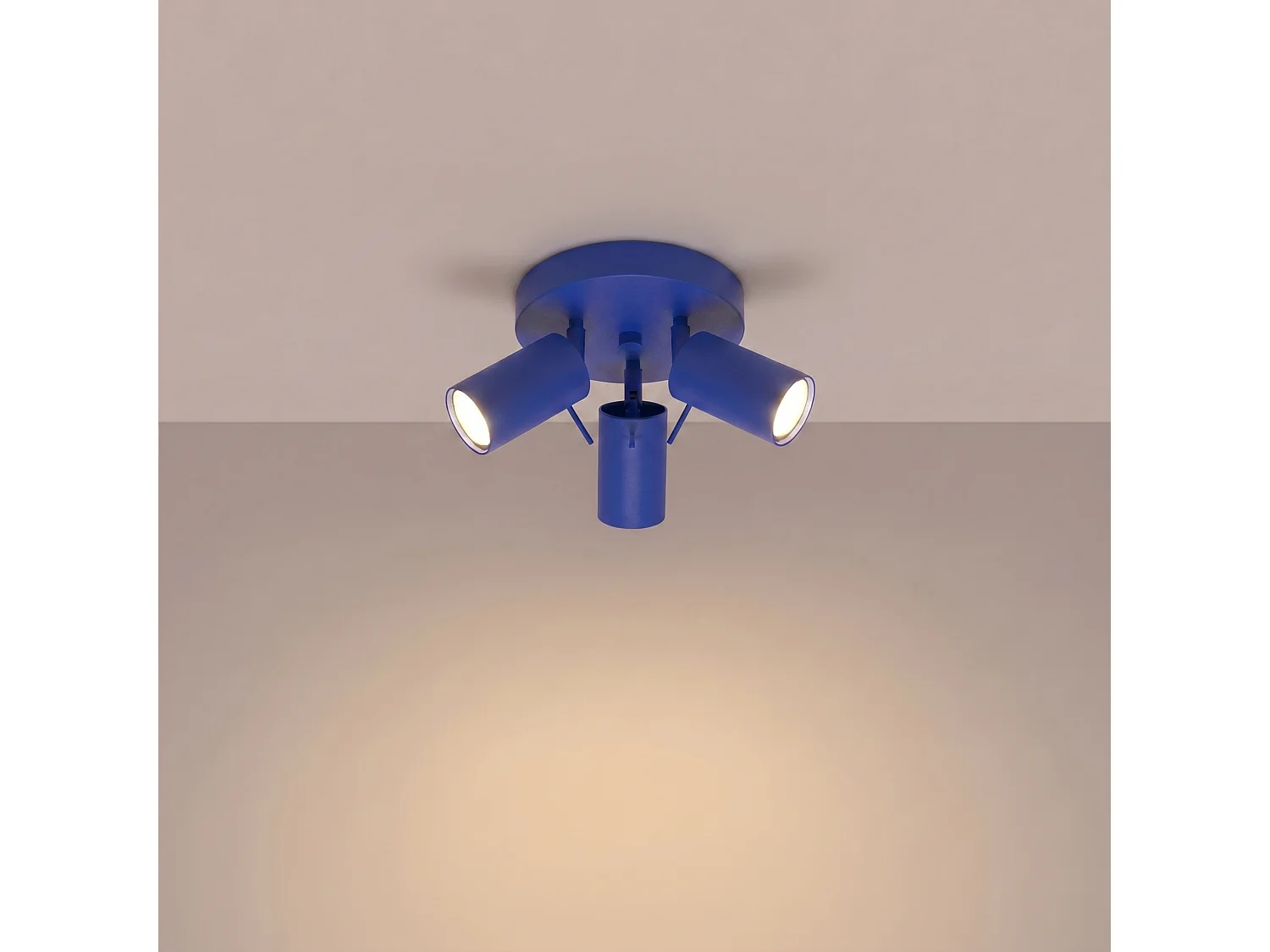 Plafonnier moderne en acier - 3 sources lumineuses - L.25,7 x H.14,5 cm - outremer