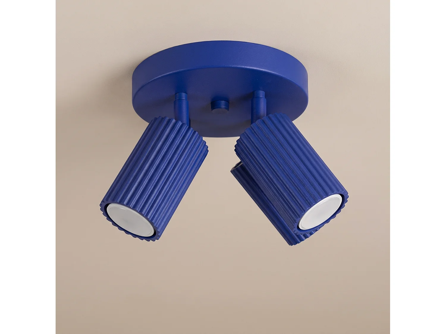 Plafonnier minimaliste en aluminium - 3 sources lumineuses - L.19,5 x H.18 cm - outremer