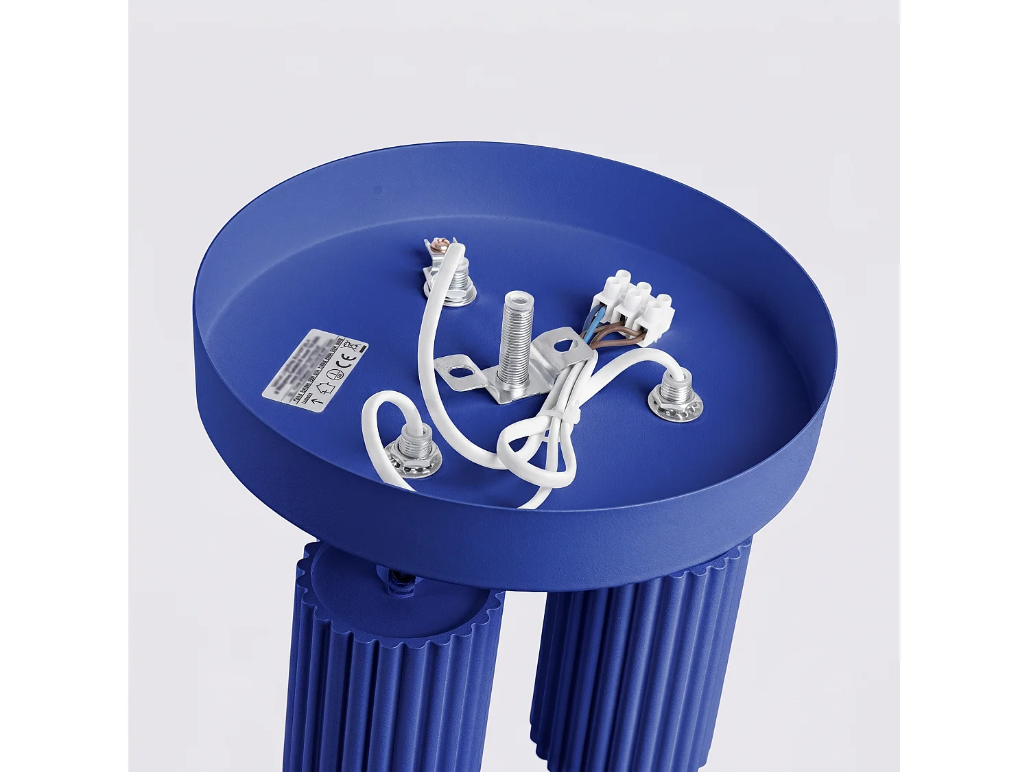 Plafonnier minimaliste en aluminium - 3 sources lumineuses - L.19,5 x H.18 cm - outremer