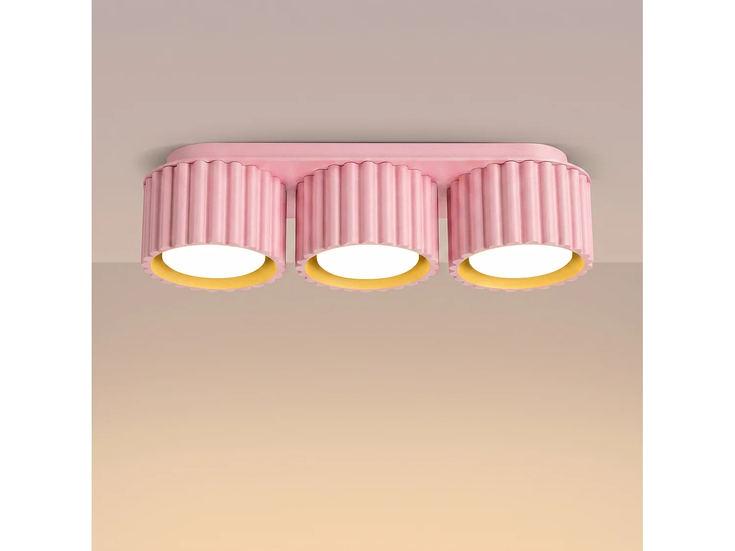Plafonnier minimaliste en aluminium - 3 sources lumineuses - L.32,5 x H.8 cm - rose