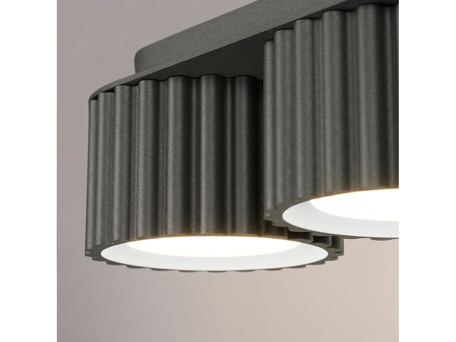 Plafonnier minimaliste en aluminium - 3 sources lumineuses - L.32,5 x H.8 cm - noir