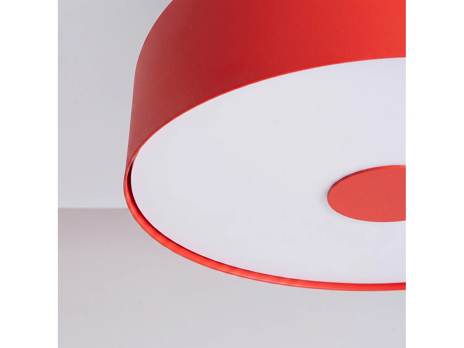 Plafonnier moderne en acier/PVC - 4 sources lumineuses - L.30 x H.15 cm - rouge