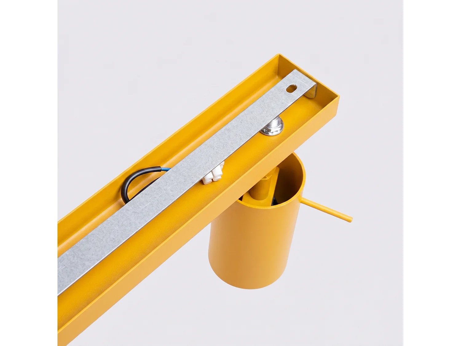 Plafonnier moderne en acier - 3 sources lumineuses - L.45 x H.16 cm - jaune