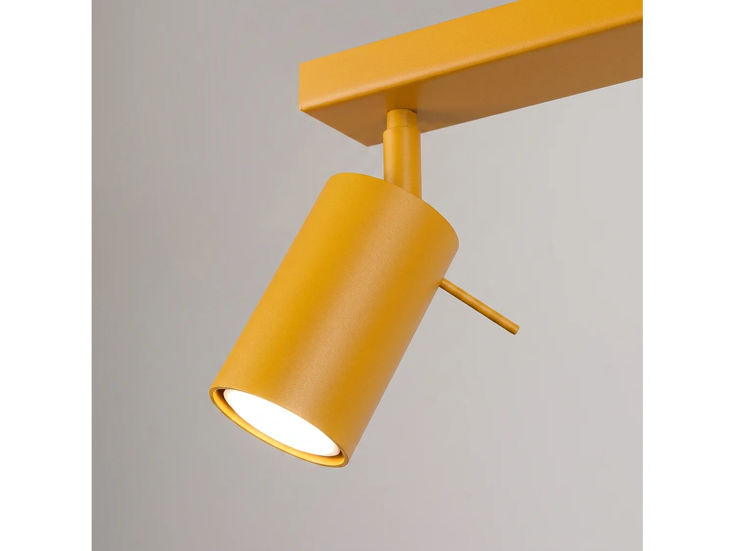 Plafonnier moderne en acier - 3 sources lumineuses - L.45 x H.16 cm - jaune