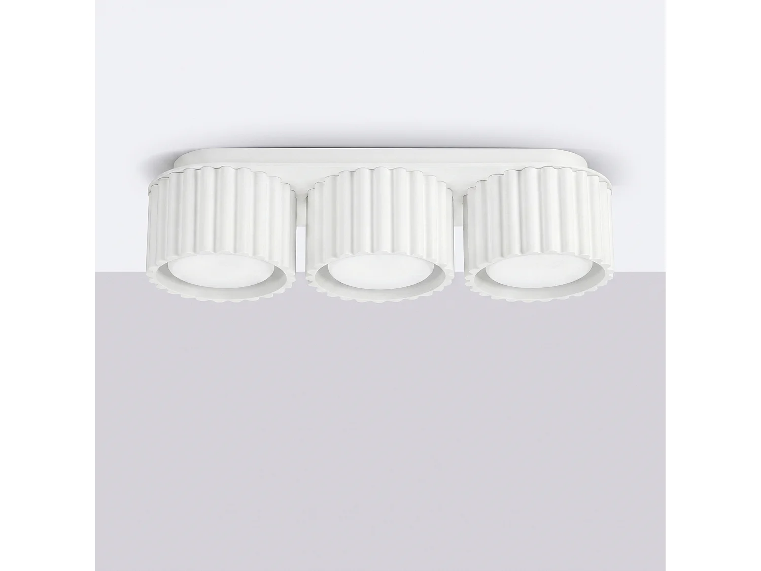 Plafonnier minimaliste en aluminium - 3 sources lumineuses - L.32,5 x H.8 cm - blanc