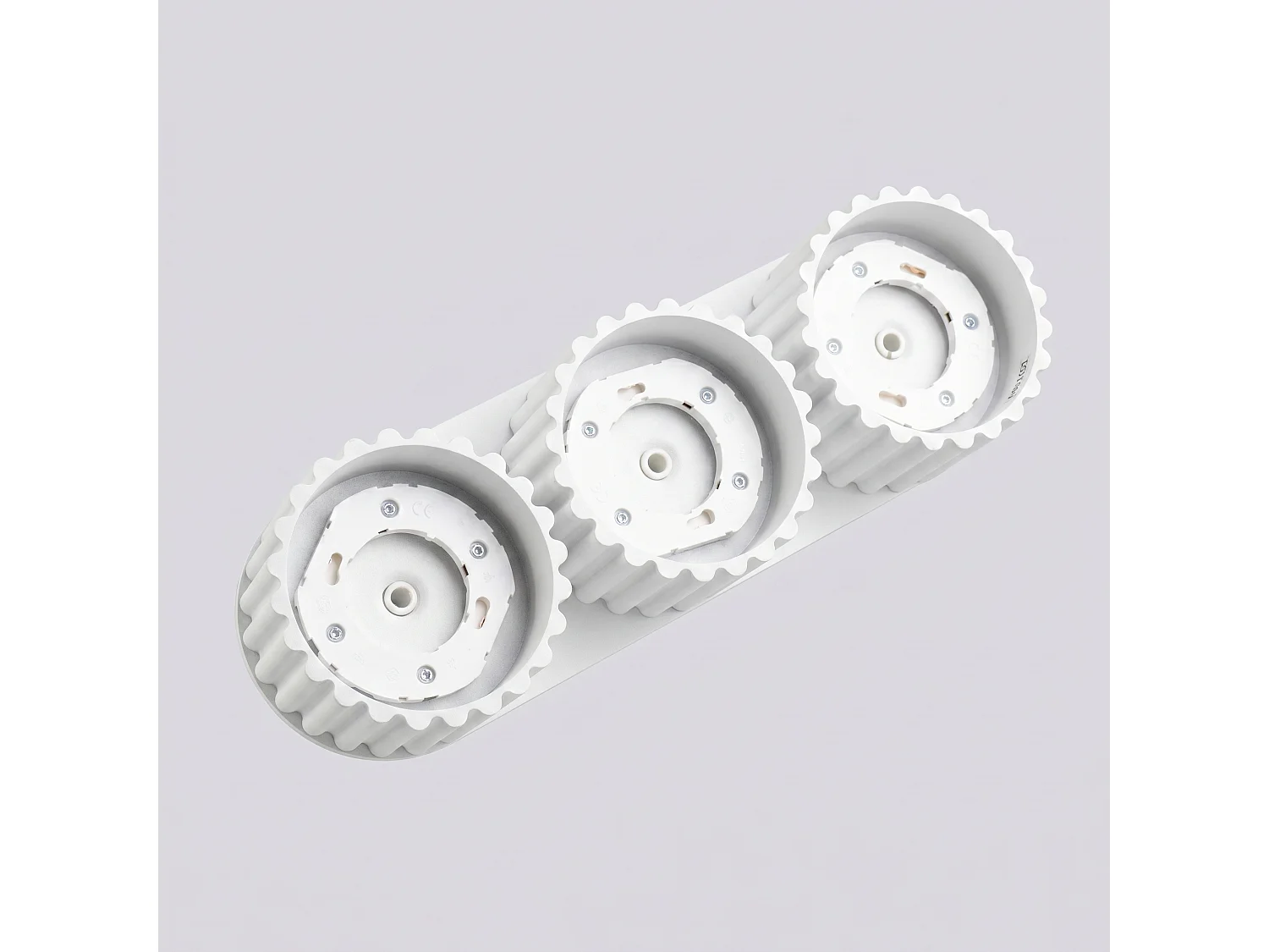 Plafonnier minimaliste en aluminium - 3 sources lumineuses - L.32,5 x H.8 cm - blanc
