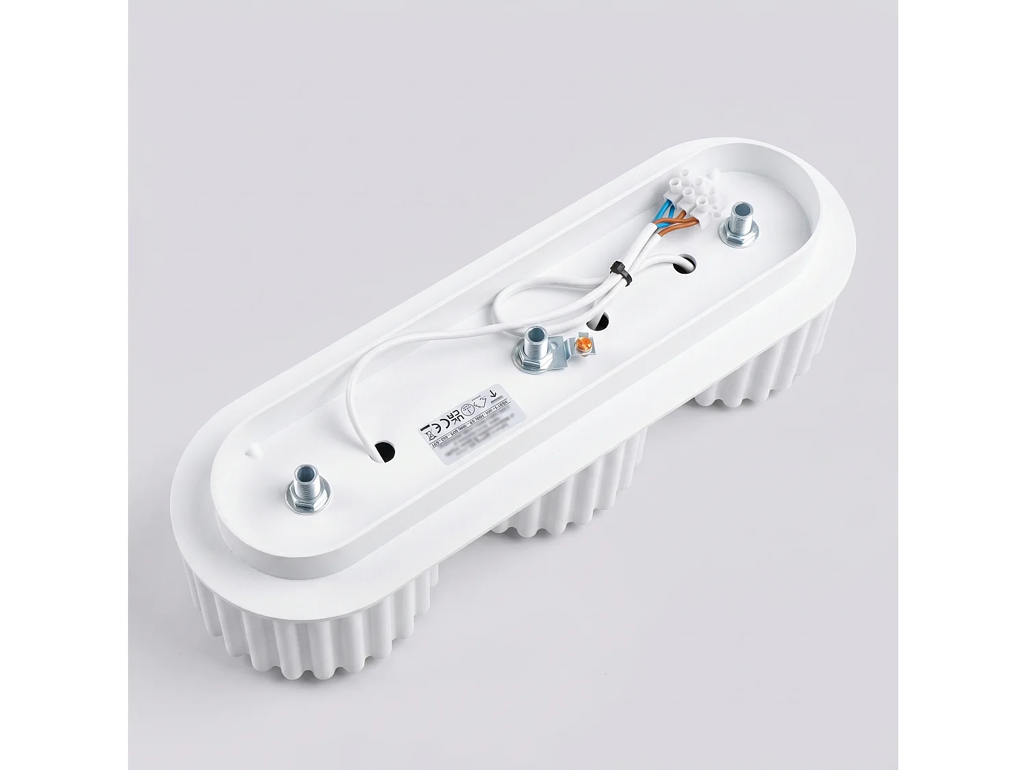 Plafonnier minimaliste en aluminium - 3 sources lumineuses - L.32,5 x H.8 cm - blanc
