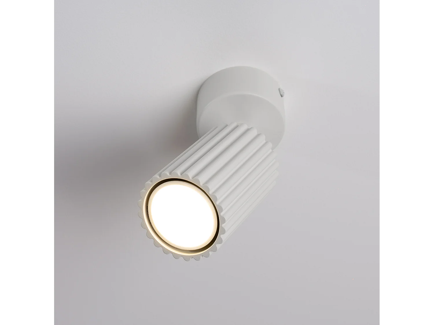 Plafonniers KARBON minimaliste en aluminium - 1 sources lumineuses - L.7 x H.18 cm - blanc