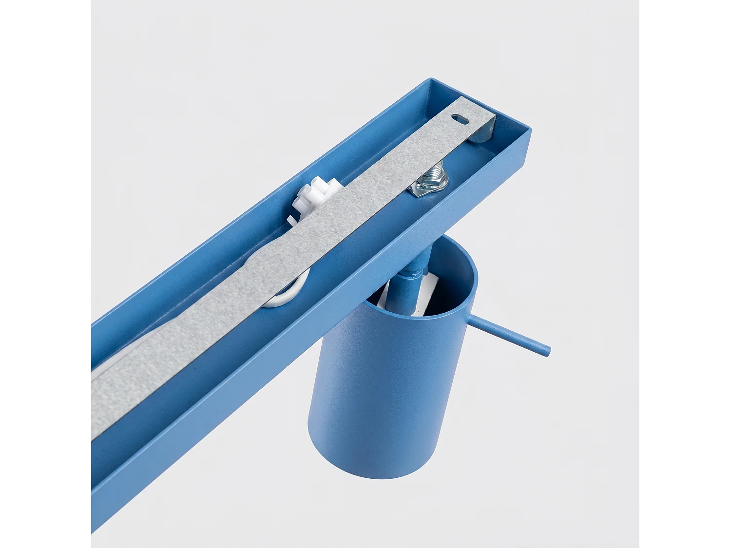 Plafonnier moderne en acier - 3 sources lumineuses - L.45 x H.16 cm - bleu clair