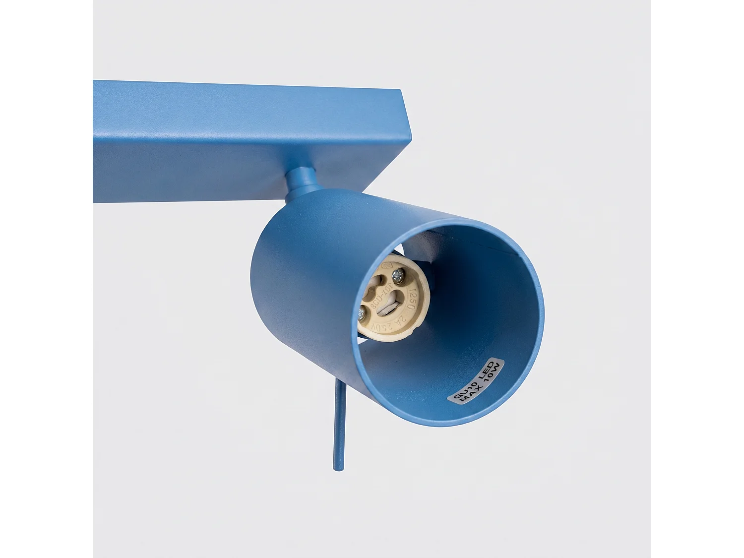 Plafonnier moderne en acier - 3 sources lumineuses - L.45 x H.16 cm - bleu clair
