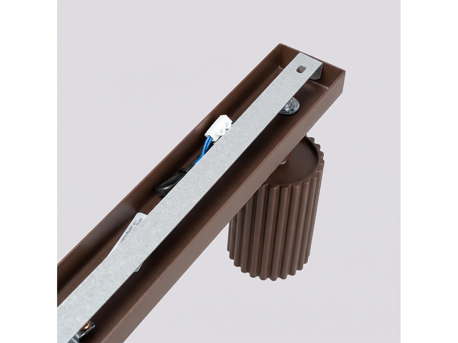 Plafonnier minimaliste en aluminium - 4 sources lumineuses - L.81 x H.16,5 cm - marron