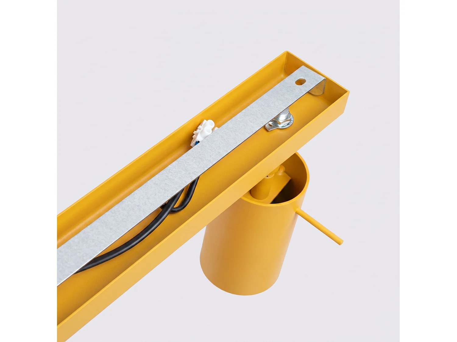 Plafonnier moderne en acier - 6 sources lumineuses - L.118 x H.16 cm - jaune