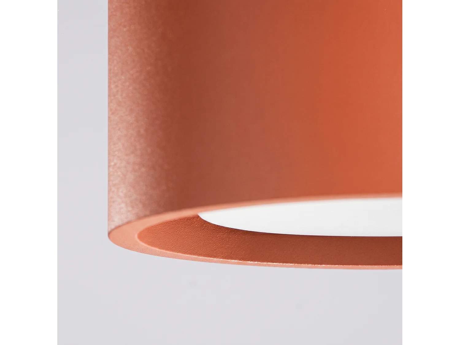 Plafonnier minimaliste en aluminium - 3 sources lumineuses - L.32,4 x H.8,2 cm - ocre rouge