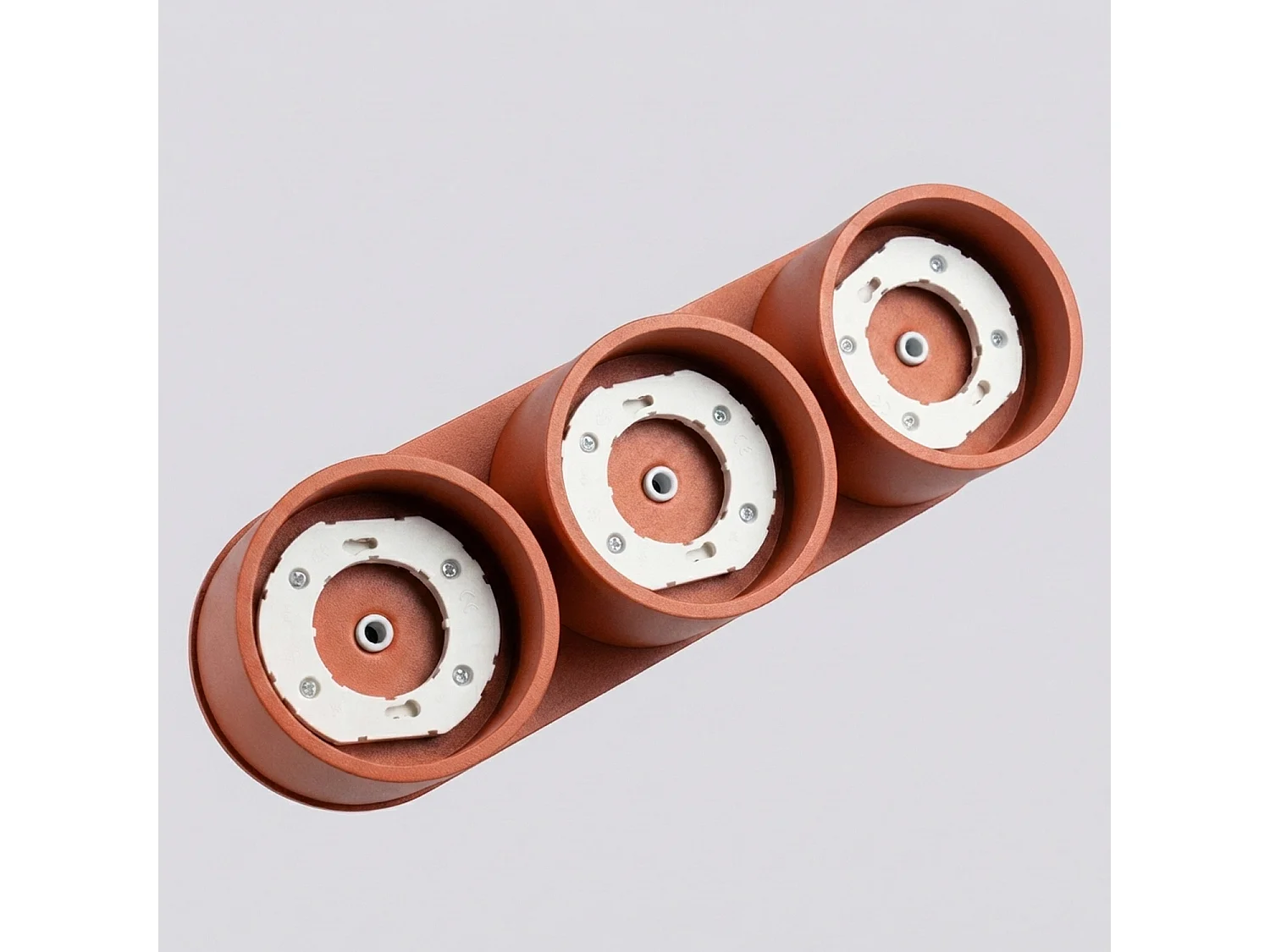 Plafonnier minimaliste en aluminium - 3 sources lumineuses - L.32,4 x H.8,2 cm - ocre rouge