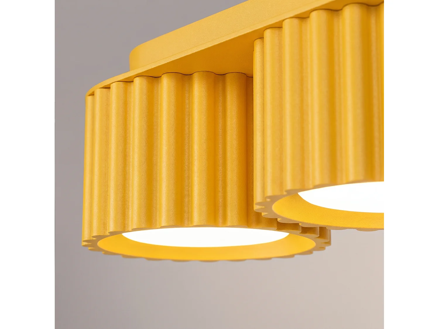Plafonnier minimaliste en aluminium - 3 sources lumineuses - L.32,5 x H.8 cm - jaune