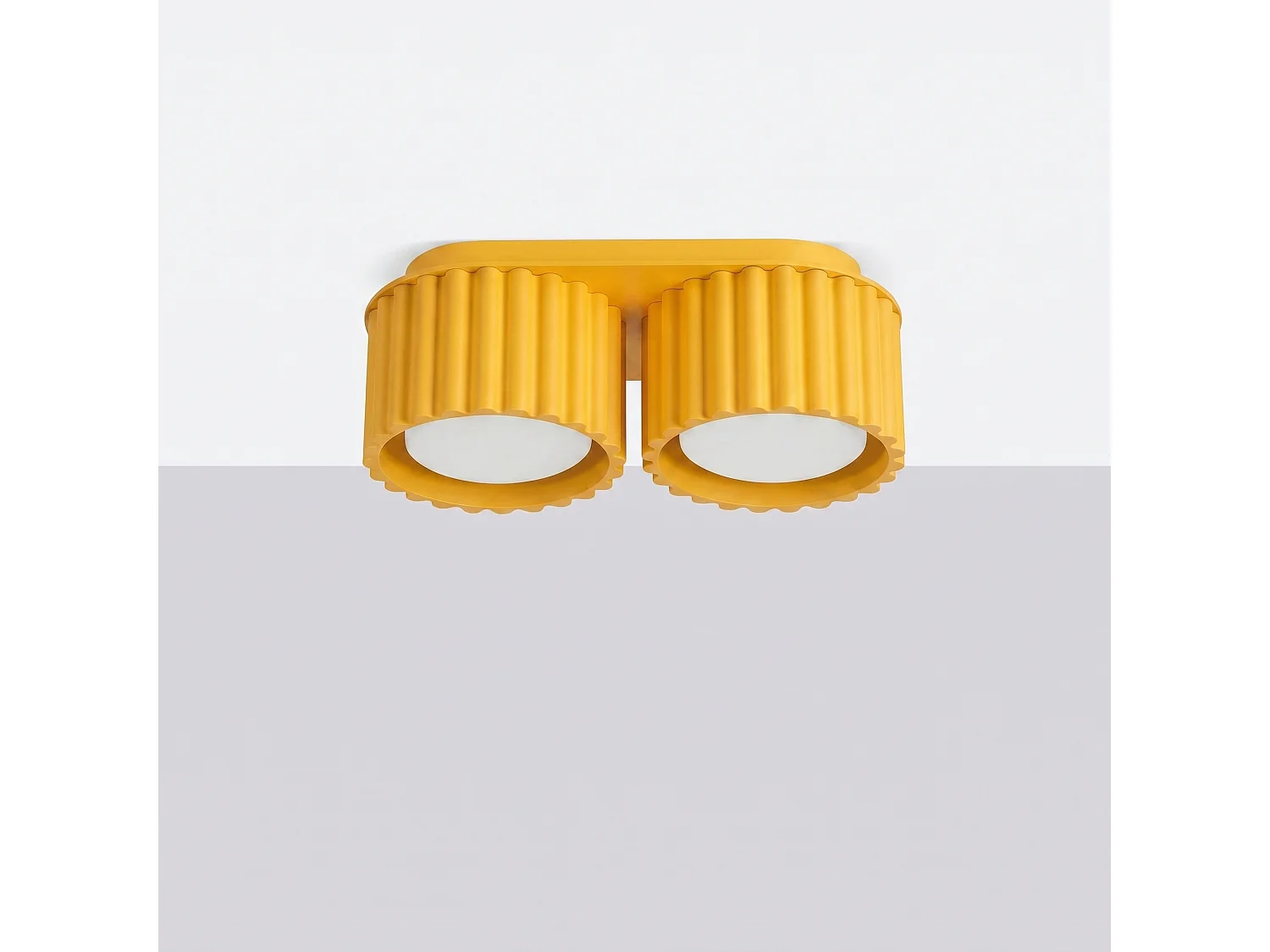 Plafonnier minimaliste en aluminium - 2 sources lumineuses - L.21 x H.8 cm - jaune