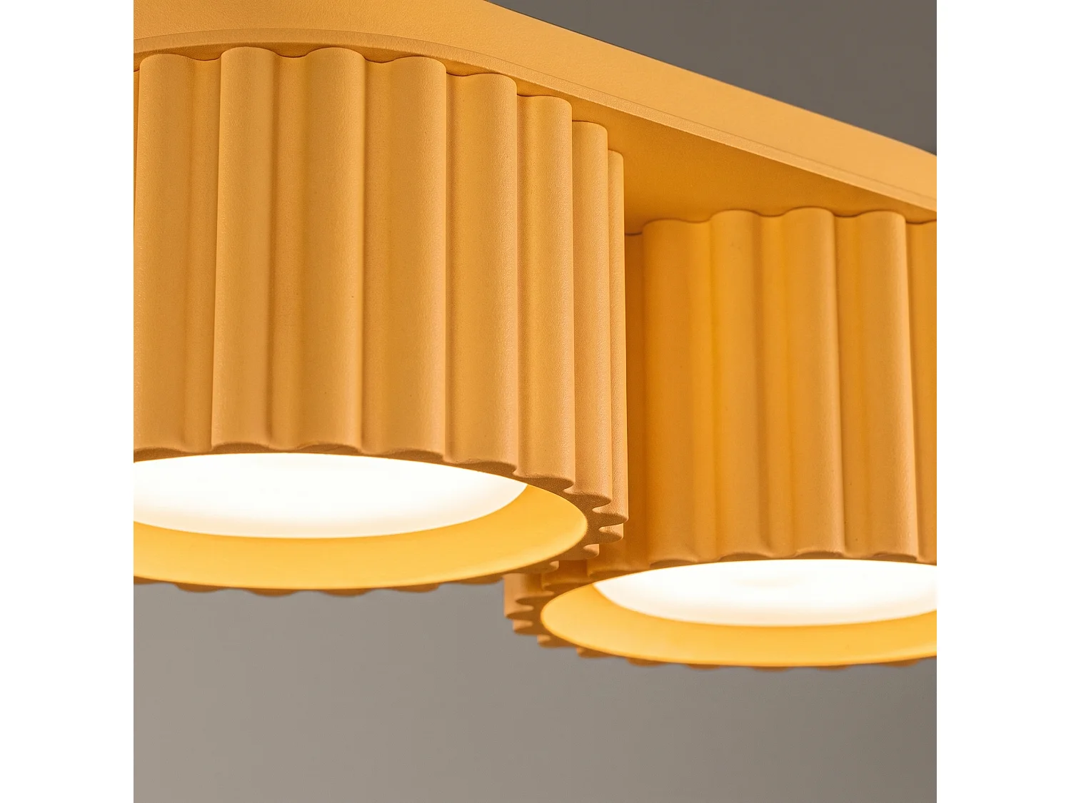 Plafonnier minimaliste en aluminium - 2 sources lumineuses - L.21 x H.8 cm - jaune