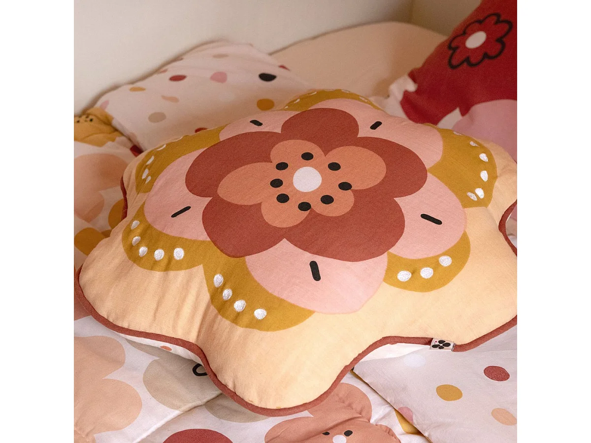 Coussin Déhoussable coton motif et forme fleur - BARBAFLEUR