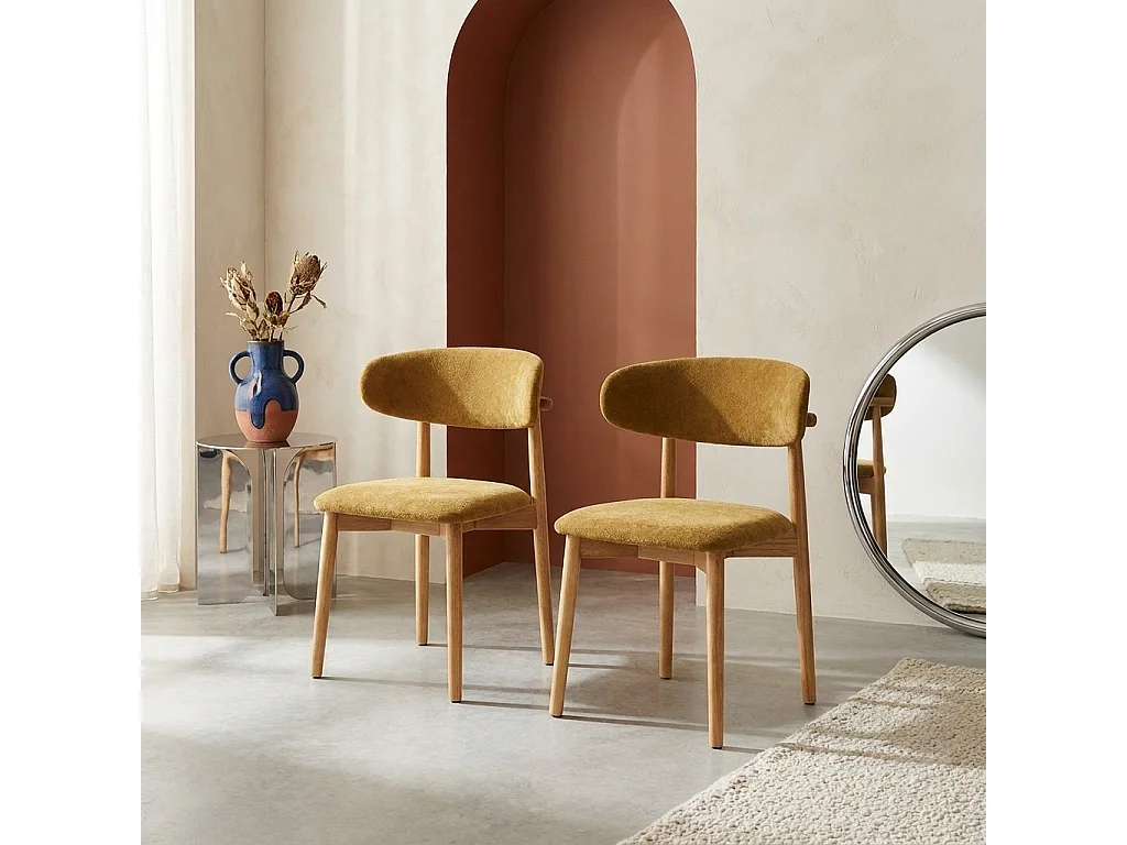 Lot de 2 chaises bois d'hévéa naturel et tissu chenille moutarde - Paola