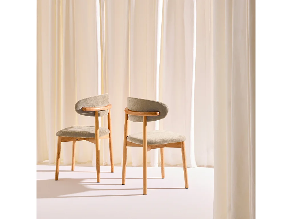 Lot de 2 chaises bois d'hévéa naturel et tissu chenille taupe - Paola
