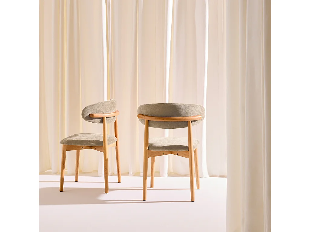 Lot de 2 chaises bois d'hévéa naturel et tissu chenille taupe - Paola