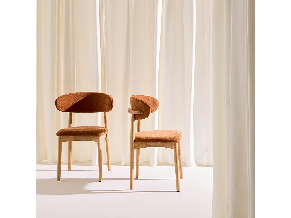 Silla de madera de caucho natural y tela de chenilla, set de 2 natural
